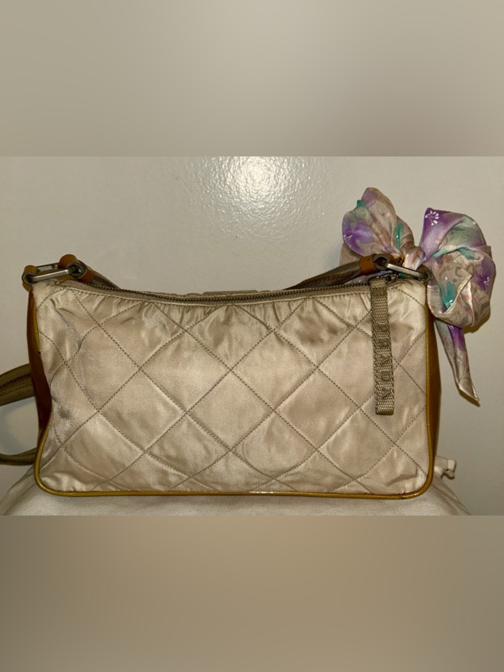 Authentic Vintage Prada Nylon tessuto Enamel Beige Shoulder Bag. Homemade Twilly - Picture 6 of 14